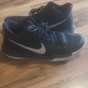 New Black Kyrie 3